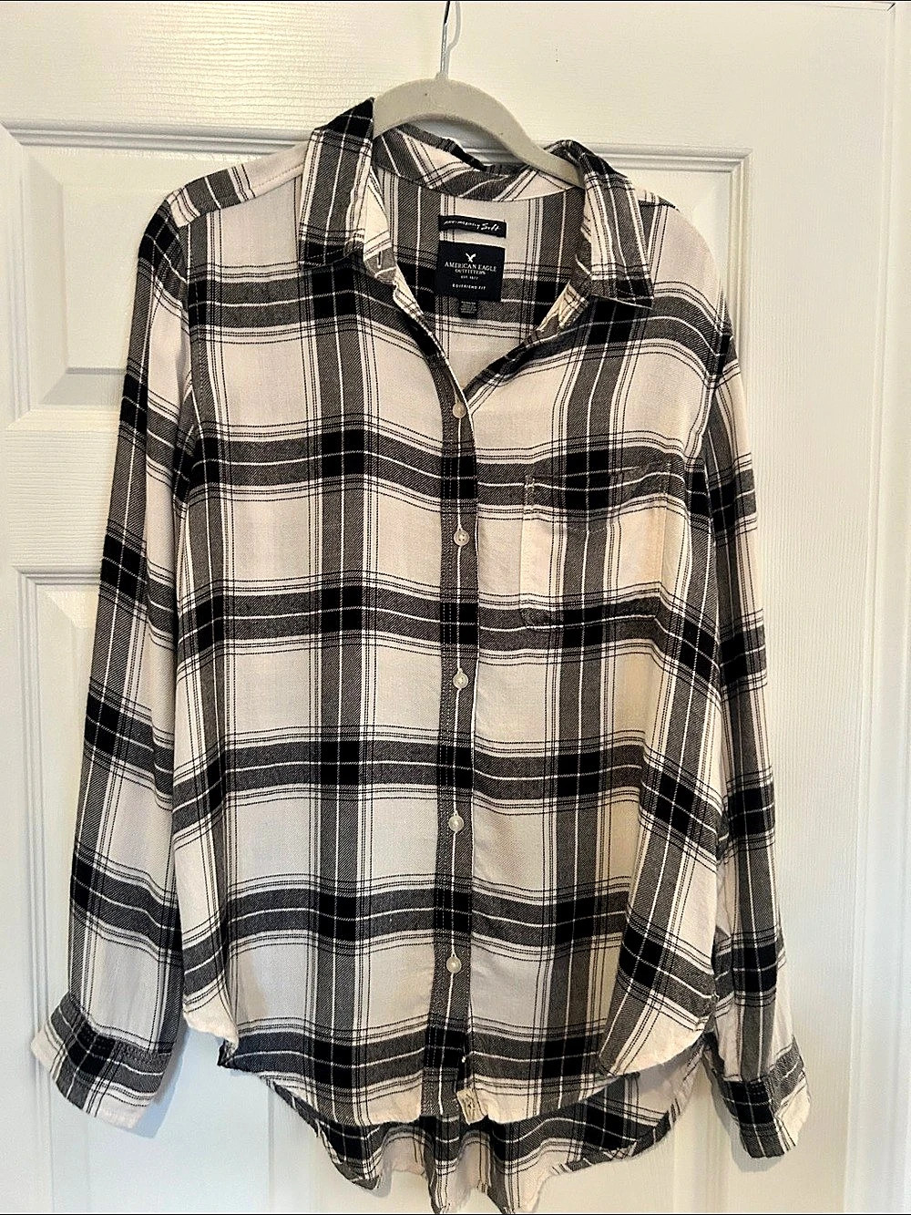 American Eagle Outfitters Boyfriend Fit Plaid Flannel Shirt Plaid Button Down